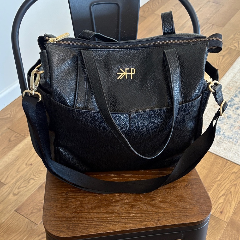 Freshly picked bag with handles and shoulder strap